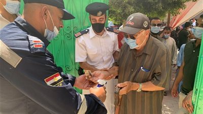 موطنون يدلون بأصواتهم في مدرسة حافظ إبراهيم بحلوان 