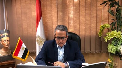 اجتماع لوزير السياحة والآثار مع كبرى شركات الطيران في أوروبا