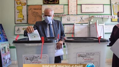 محافظ الجيزة يدلي بصوته في انتخابات مجلس الشيوخ بالهرم (صور)