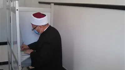 مفتى الجمهورية يدلى بصوته بانتخابات الشيوخ في البحيرة ويدعو للمشاركة: واجب وطني (صور)