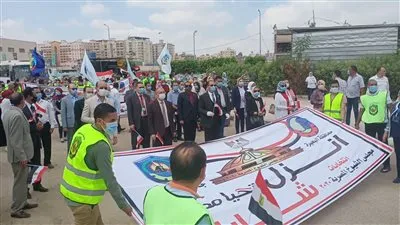 رئيس جامعة دمنهور يقود مسيرة لحث المواطنين على المشاركة بانتخابات مجلس الشيوخ (فيديو)