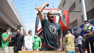 رقصة جنونية لمواطن على أغنية 