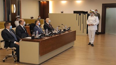 وزير الداخلية يتابع إجراءات تأمين العملية الانتخابية من غرفة العمليات 