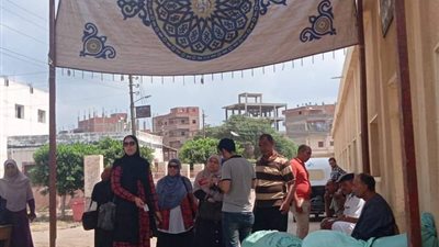 عقب سماعه بنبأ وفاة والده.. رئيس لجنة بكفرالشيخ يرفض المغادرة 