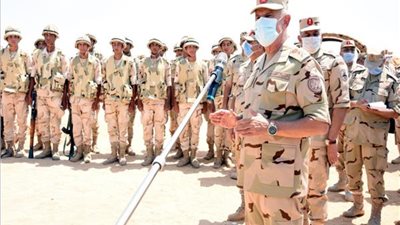 رئيس الأركان يتفقد العملية التعليمية لطلبة معهد ضباط الصف المعلمين