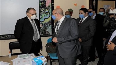 محافظ بني سويف يراجع إجراءات كورونا بلجان الشيوخ (صور)