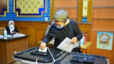 السيسي في الصدارة.. مشاهد من اليوم الأول لانتخابات مجلس الشيوخ