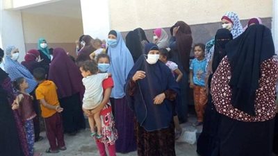 الصور التذكارية وسيطرة العنصر النسائي.. أبرز مشاهد اليوم الأول من انتخابات الشيوخ