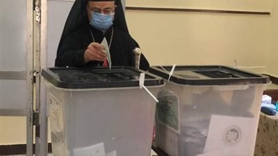 بطريرك الأقباط الكاثوليك يدلي بصوته في انتخابات مجلس الشيوخ