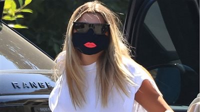 صوفيا ريتشي تظهر بأحدث صيحات الموضة في عالم الكمامات بالشفايف (صورة)