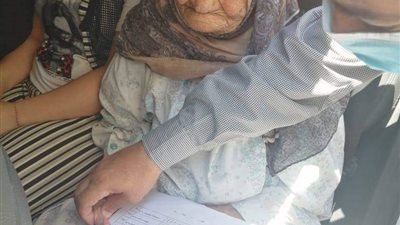 أكبر معمرة بالشرقية تدلي بصوتها في انتخابات مجلس الشيوخ 