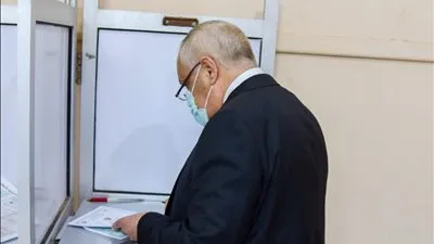 رئيس الهيئة العربية للتصنيع يدلي بصوته في انتخابات مجلس الشيوخ