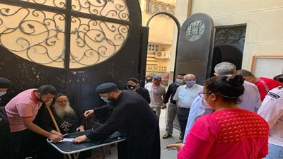 جدل قبطي بسبب انخراط الكنيسة في العمل السياسي بعد قيام الأنبا بولا بتشكيل غرفة عمليات لمتابعة انتخابات 