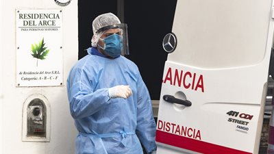 الولايات المتحدة تسجل ما يقرب من 56000 إصابة جديدة بكورونا