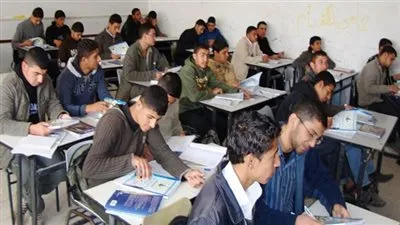 ولي أمر طالب بالشهادة البريطانية: أولادنا أصيبوا بحالة إحباط وخيبة أمل (فيديو)