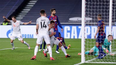 شاهد - بايرن ميونيخ يقضي على برشلونة بالهدف الخامس