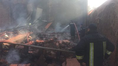 إخماد حريق هائل اندلع في مصنع على مساحة 4 آلاف متر بأكتوبر