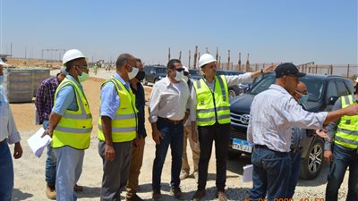  نائب وزير الإسكان يتفقد مشروع الحدائق المركزية 