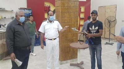 ضبط مقهيين غلق 16 محلًا تجاريًا لمخالفة إجراءات كورونا ببني سويف (صور)