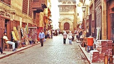 نكشف أسباب حريق شارع المعز.. والحماية المدنية تسيطر على الأمر