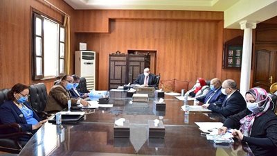 رئيس جامعة بني سويف: 2491 متدرب في 55 دورة خلال عام