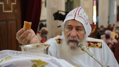 الأنبا شاروبيم يترأس القداس الإلهي من كنيسة الأنبا شنودة بأبنود في قنا