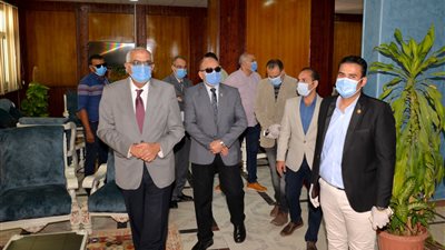 رئيس جامعة المنصورة يفتتح عمليات التطوير بدار الضيافة (صور)