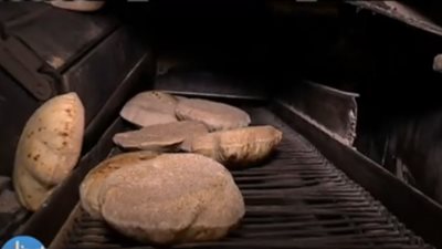 بعد تخفيض وزنه.. التموين تُعلن بشرى سارة عن رغيف الخبز (فيديو)