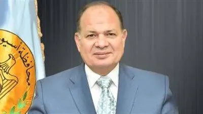 محافظ أسيوط يوضح شروط اختيار المرأة المعيلة لاستلام المشروعات (فيديو)