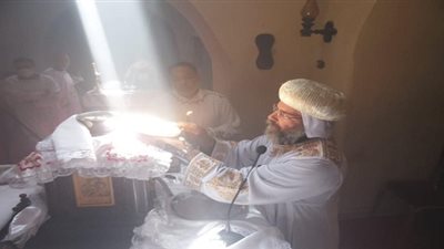 الأنبا صليب يترأس قداس عيد العذراء بكنيسة صهرجت الكبرى بميت غمر