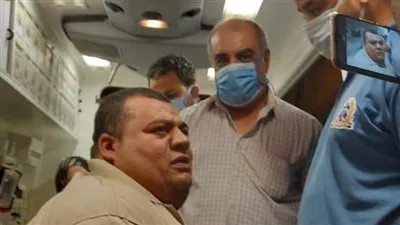 بسيارة إسعاف مجهزة.. تفاصيل نقل مريض السمنة إلى 