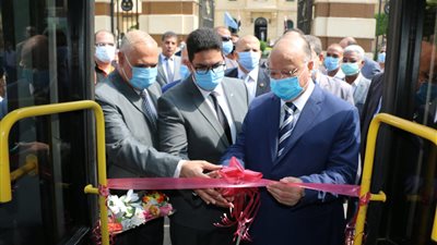 محافظ القاهرة: الأتوبيس المكيف صناعة محلية ويحمل شعار 