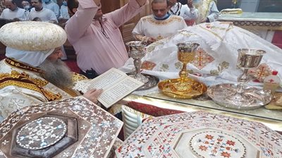 الأنبا مارتيروس يرأس أول قداس في كنيسة العذراء بالزاوية الحمراء (صور)