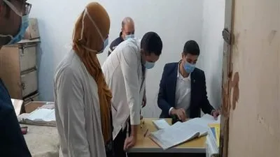 نائب محافظ القليوبية يحيل 64 طبيبا وصيدليا بمستشفى بهتيم للتحقيق