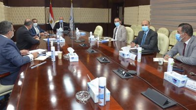  وزير الإسكان يتابع تنفيذ الأبراج السكنية بمشروع تطوير منطقة 