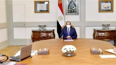 السيسي يتابع تطورات نشاط هيئة قناة السويس ومشروعاتها المختلفة