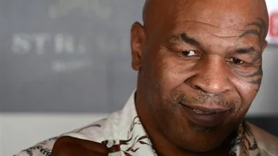 شاهد.. صلاة مايك تايسون حديث السوشيال ميديا