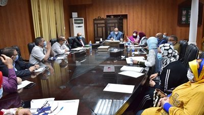 جامعة بني سويف تبحث نشر مخرجات مشاريع الطلاب لرفع تصنيفها