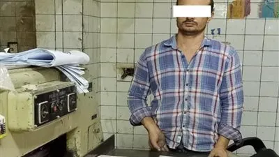 عثر بداخلها استيكرات منسوب صدورها لجهات حكومية.. أمن القاهرة يداهم مطبعة