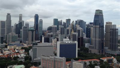 تراجع صناعات الخدمات في سنغافورة بأكثر من 13% 