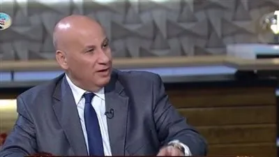 إزاي تتعامل مع الطفل القماص؟.. استشاري طب نفسي يُجيب (فيديو)