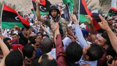 عاجل.. متظاهرون يغلقون الشوارع في عدة أحياء غرب طرابلس