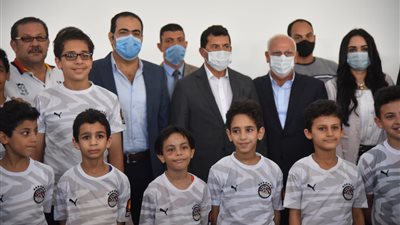 وزير الرياضة ومحافظ بورسعيد يتفقدان نادي الحرية للمعاقين (صور)