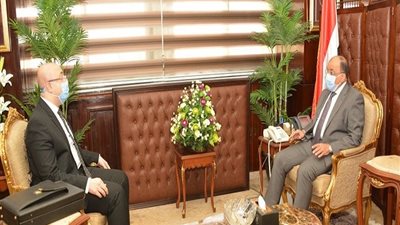 وزير التنمية المحلية يبحث مع محافظ بني سويف موقف المشروعات الجارية 