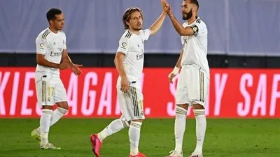 هل يستمر مودريتش في صفوف ريال مدريد ؟