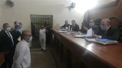 وصول مدير مكتب محافظ البحيرة لمحكمة إيتاي البارود للنظر في قضية اتهامه بالرشوة