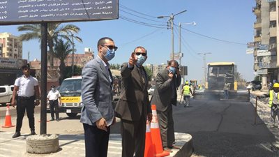 محافظ كفر الشيخ يتفقد عمليات رصف الطرق.. ويؤكد على جودتها (صور)