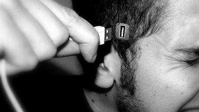 تفاصيل زراعة شريحة في الدماغ البشرية لعلاج الأمراض (فيديو)