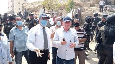 نائب محافظ القاهرة يتفقد أعمال إزالات منطقة الحرفيين بمنشأة ناصر