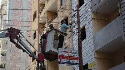 محافظ المنيا يقود حملة مكبرة لإزالة أحد الأبراج المخالفة بمنطقة القرداحي بأبوفليو (صور)